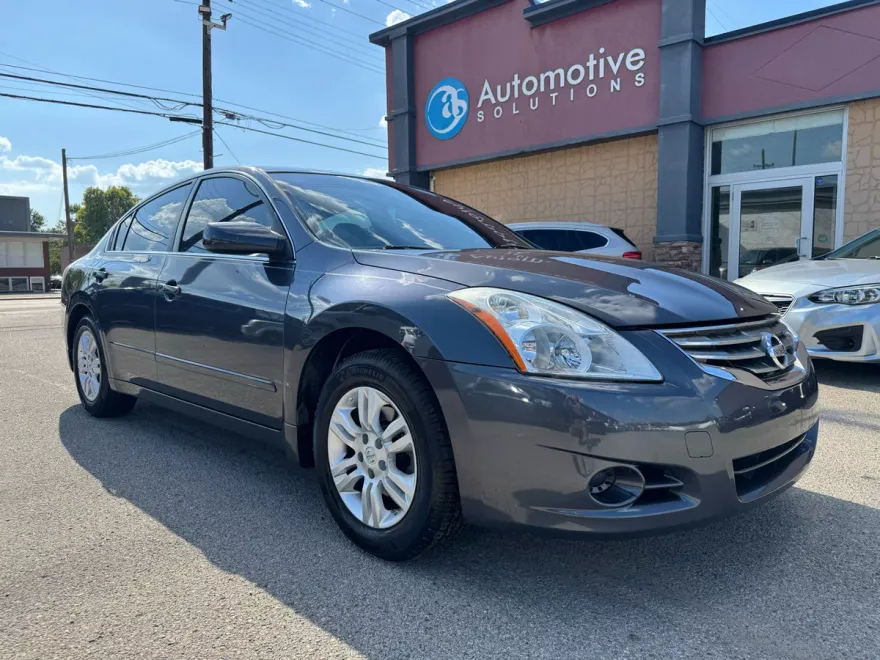 2010 Nissan Altima 2.5 S photo 1