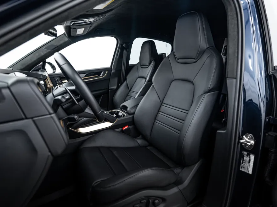 2024 Porsche Cayenne Turbo GT photo 5