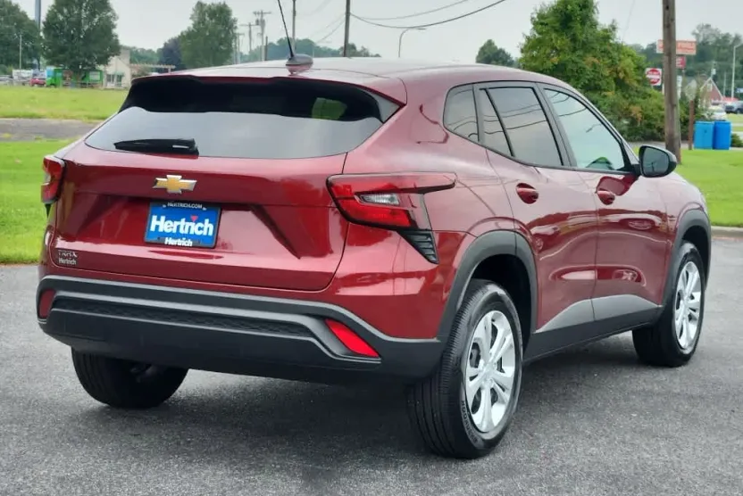 2024 Chevrolet Trax LS photo 1