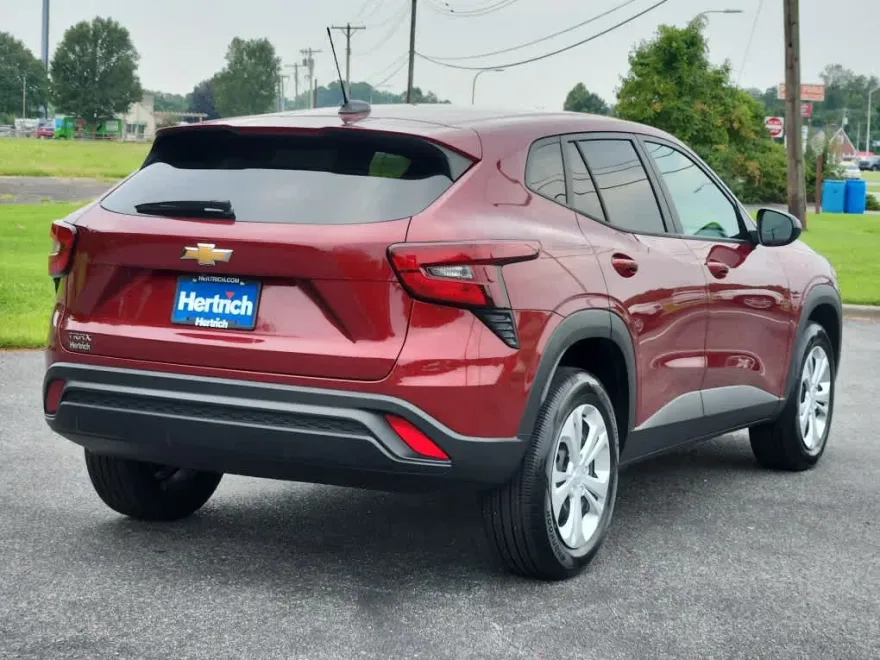 2024 Chevrolet Trax LS photo 1