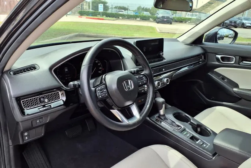2024 Honda Civic Hatchback EX-L photo 1