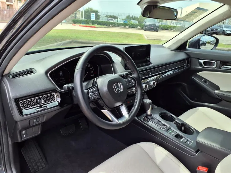 2024 Honda Civic Hatchback EX-L photo 1