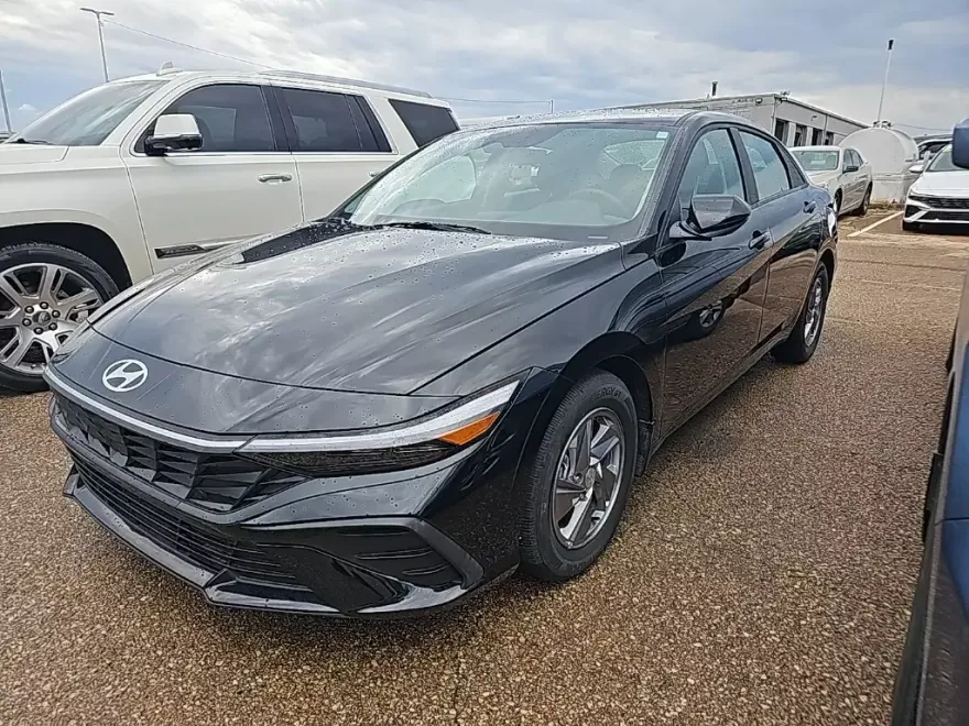 2024 Hyundai Elantra SE photo 1