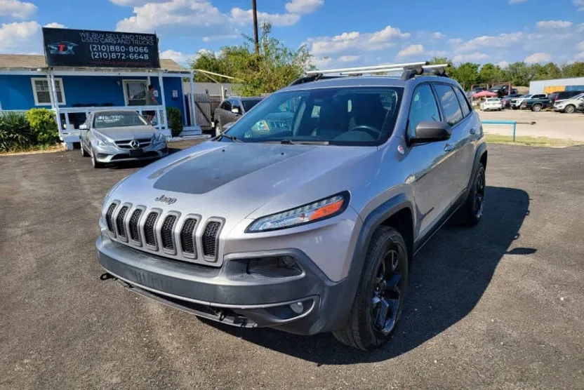 2015 Jeep Cherokee Trailhawk photo 1