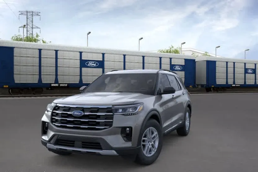 2025 Ford Explorer photo 1