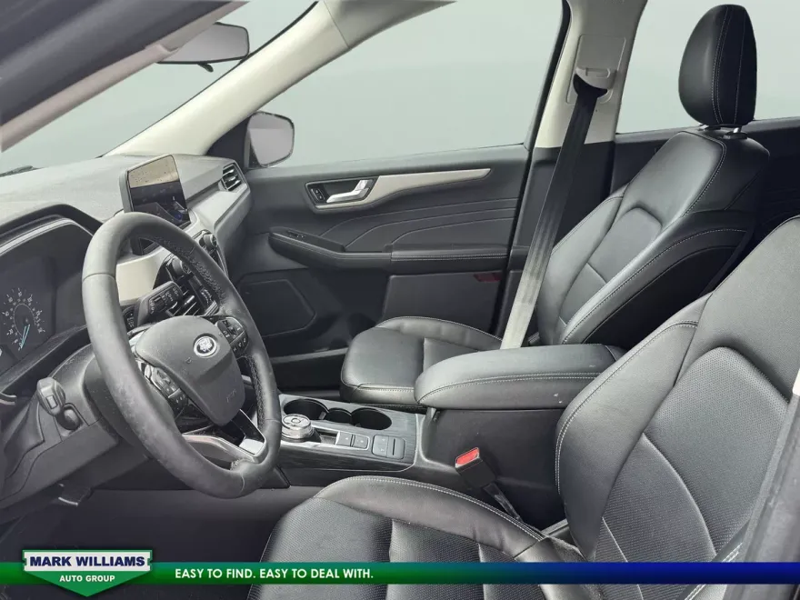 2022 Ford Escape SEL photo 1