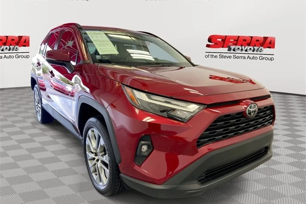 2023 Toyota RAV4 XLE Premium photo 1