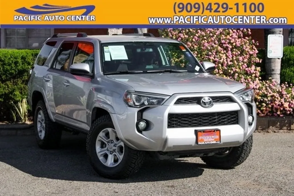 2019 Toyota 4Runner SR5 photo 1