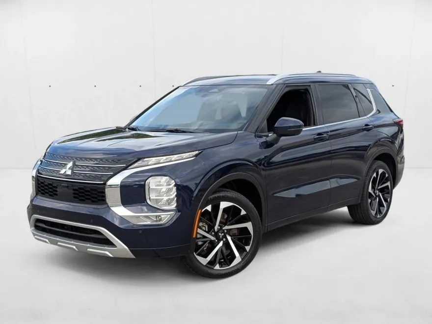 2023 Mitsubishi Outlander SEL photo 1