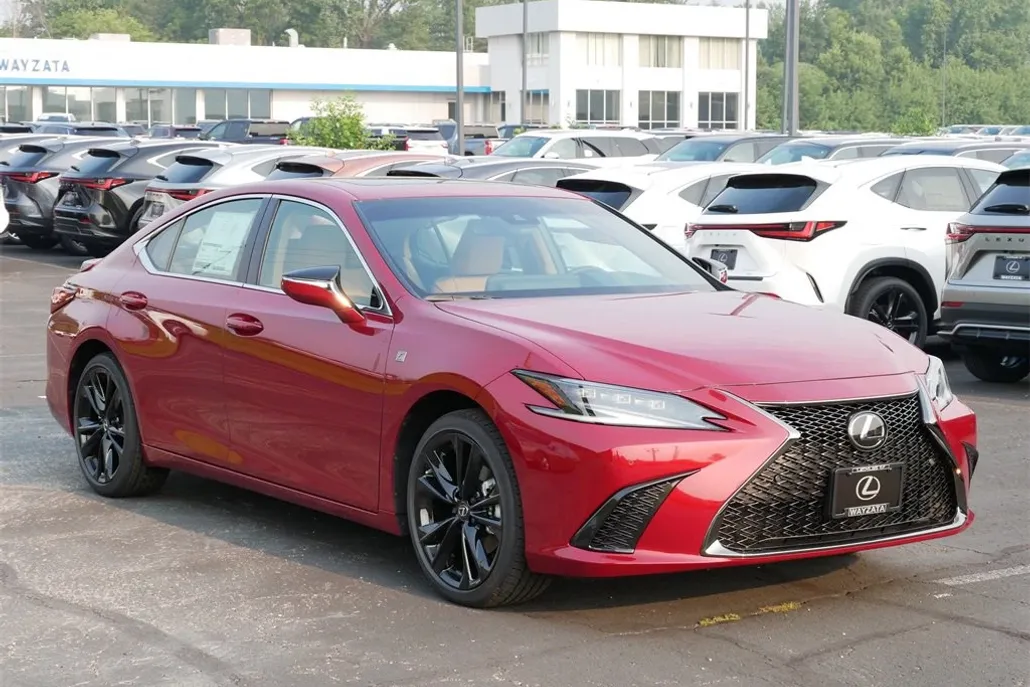 2025 Lexus ES 300h F SPORT Design photo 1