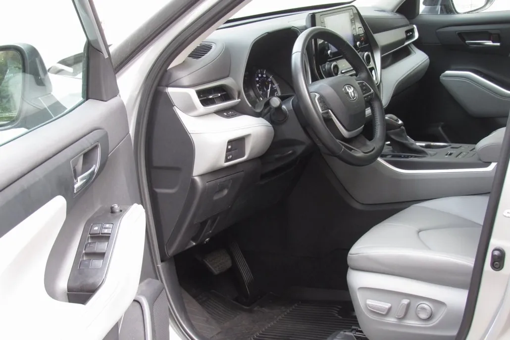2022 Toyota Highlander XLE photo 1