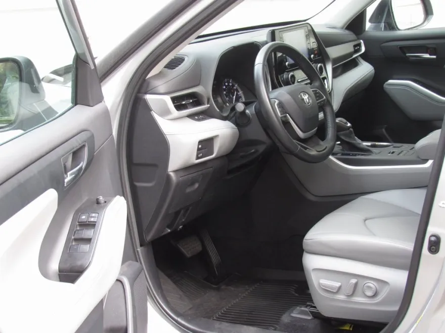 2022 Toyota Highlander XLE photo 1
