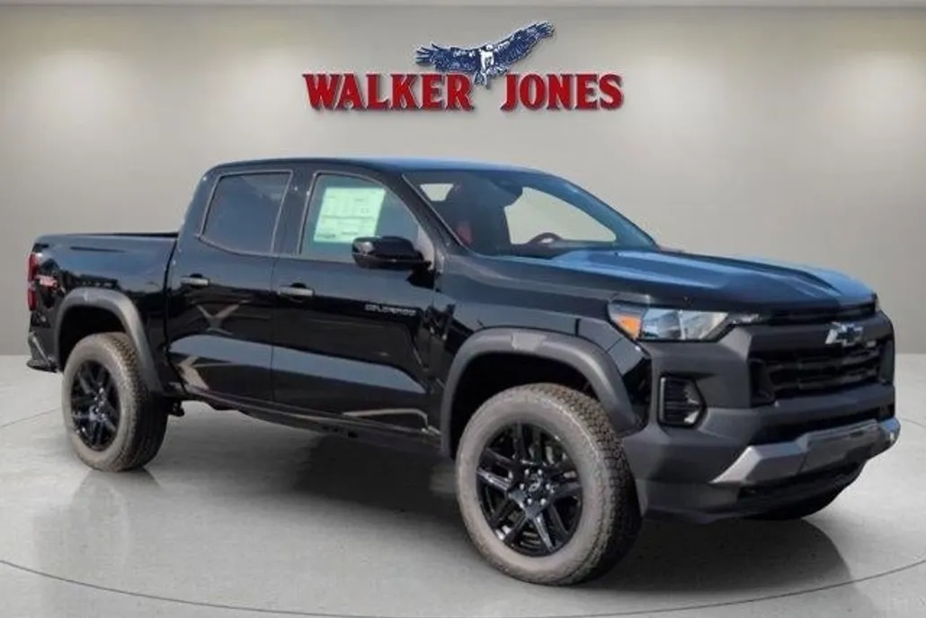 2025 Chevrolet Colorado Trail Boss photo 1