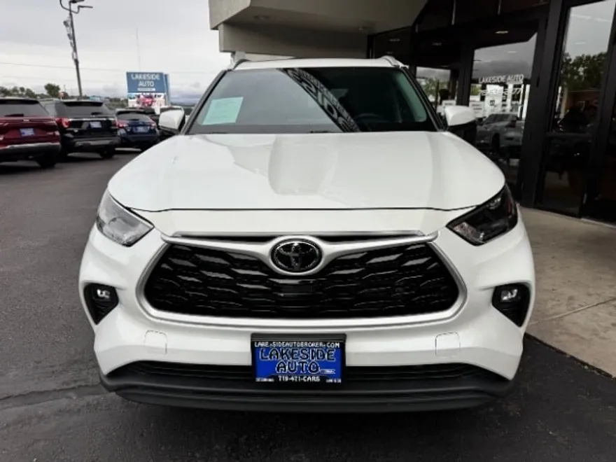 2022 Toyota Highlander XLE photo 1