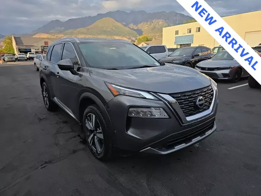 2023 Nissan Rogue SL photo 1