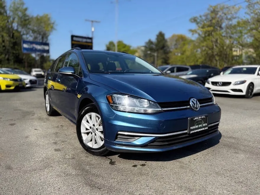 2019 Volkswagen Golf SportWagen S photo 1