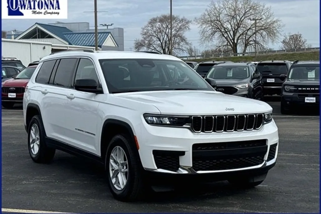 2023 Jeep Grand Cherokee Laredo photo 1