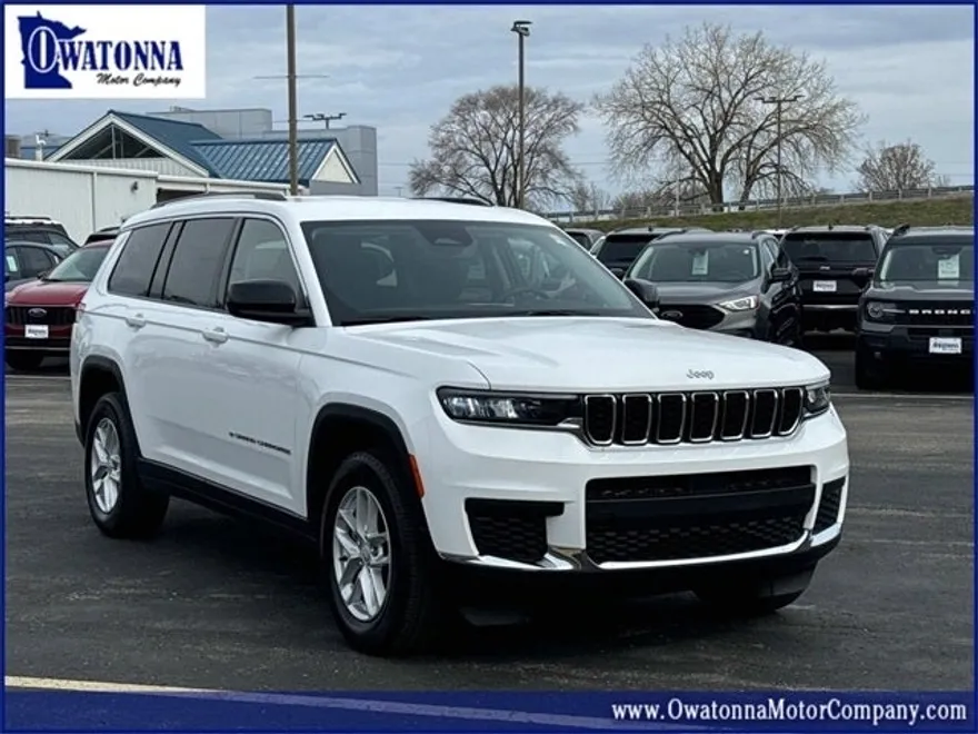 2023 Jeep Grand Cherokee Laredo photo 1