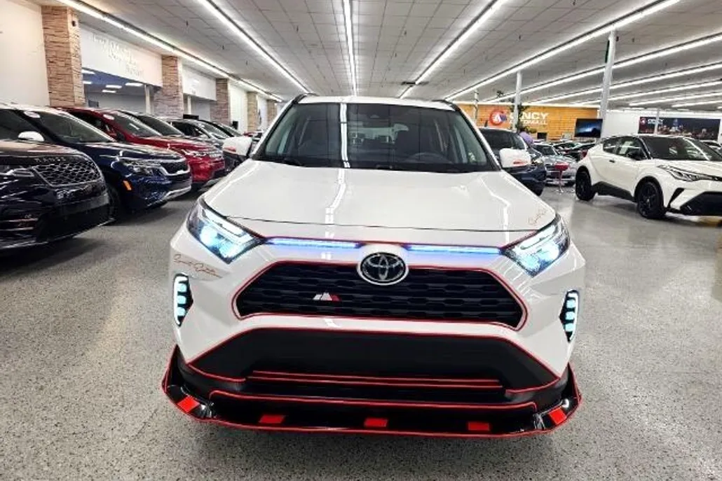 2022 Toyota RAV4 XLE photo 1