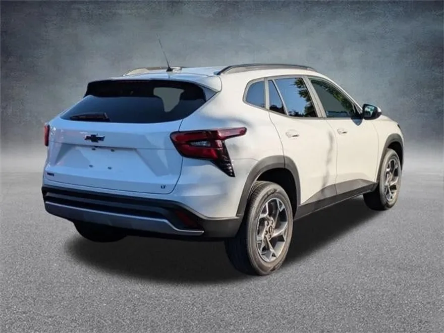 2025 Chevrolet Trax LT photo 1