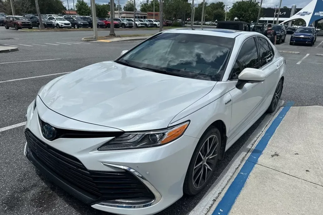 2021 Toyota Camry Hybrid XLE photo 1