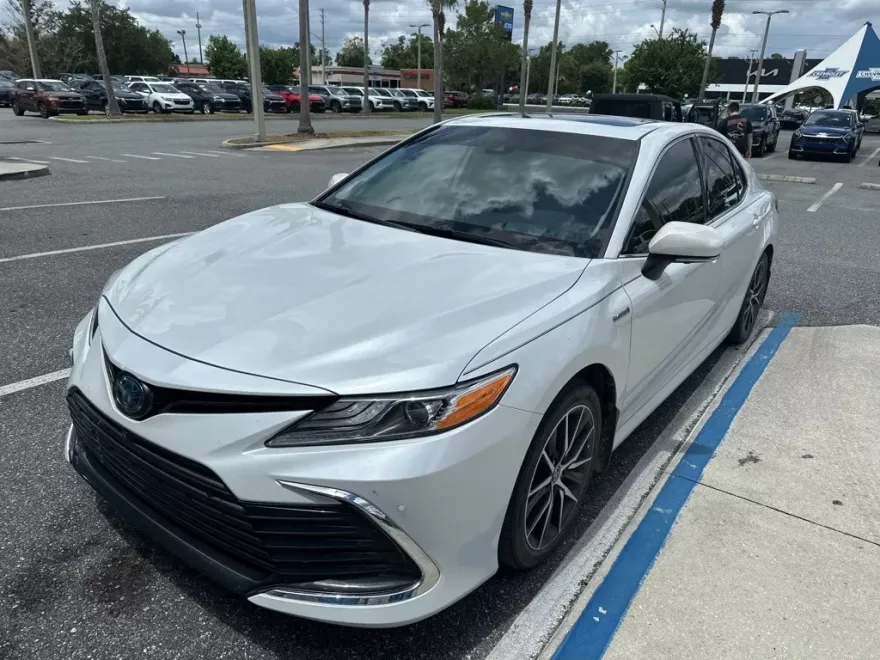 2021 Toyota Camry Hybrid XLE photo 1