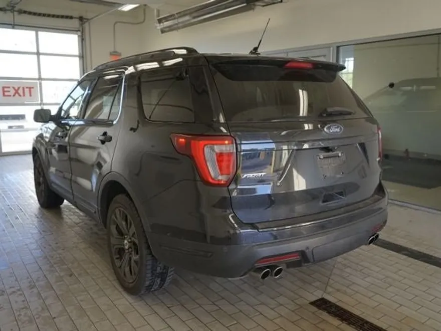2018 Ford Explorer Sport photo 1