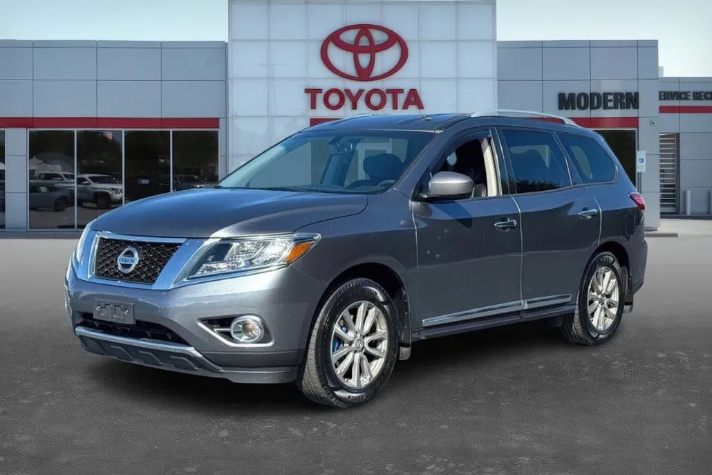2015 Nissan Pathfinder SL photo 1