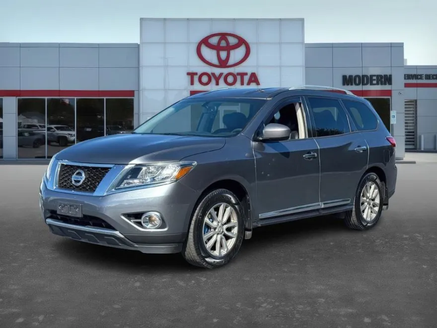 2015 Nissan Pathfinder SL photo 1