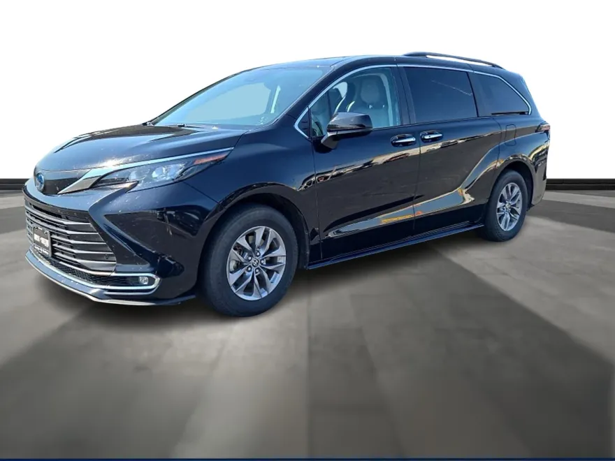 2024 Toyota Sienna XLE photo 1