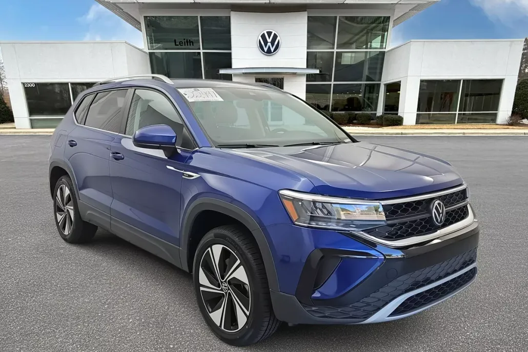 2023 Volkswagen Taos SE photo 1