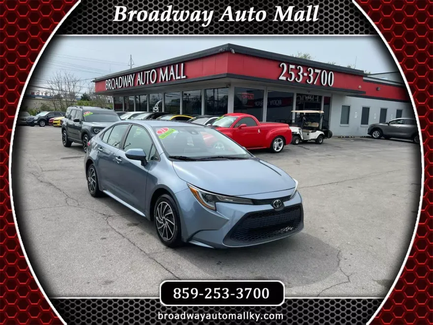 2021 Toyota Corolla LE photo 1