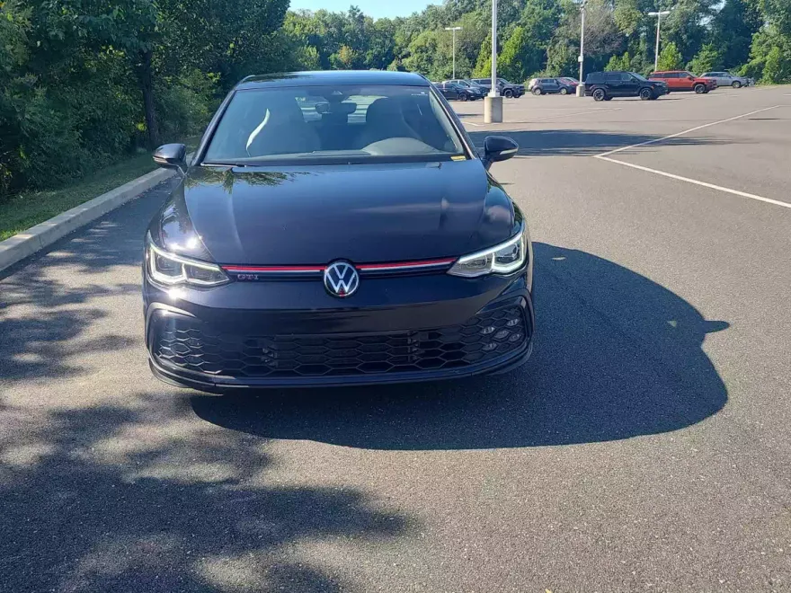 2023 Volkswagen Golf GTI SE photo 1