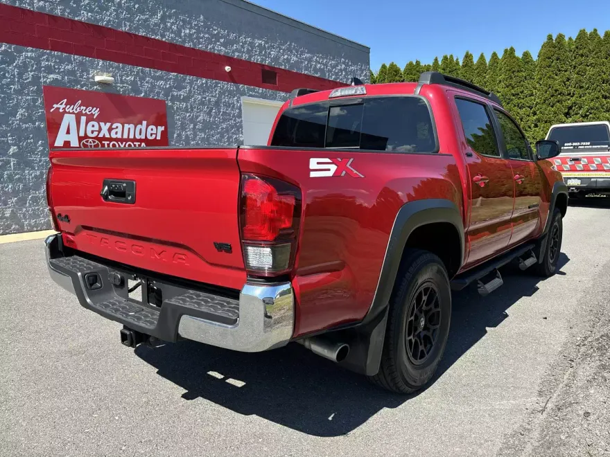 2023 Toyota Tacoma 4x4 SR5 Double Cab V6 photo 1