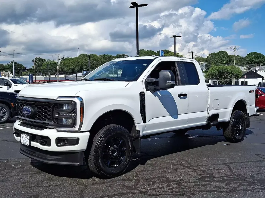 2023 Ford F-350 XL photo 1