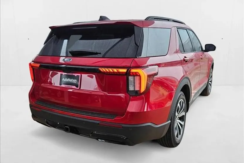 2025 Ford Explorer ST-Line photo 1