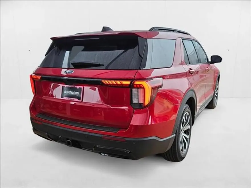 2025 Ford Explorer ST-Line photo 1