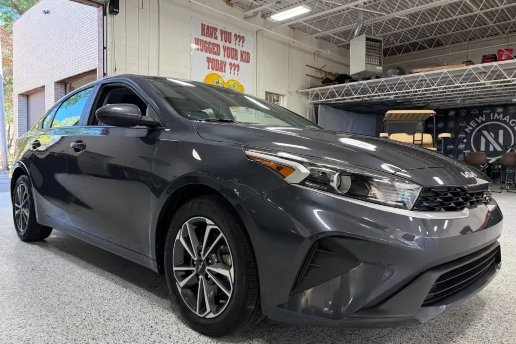 2023 Kia Forte LXS photo 1