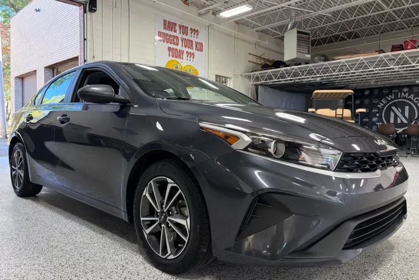 2023 Kia Forte LXS photo 1