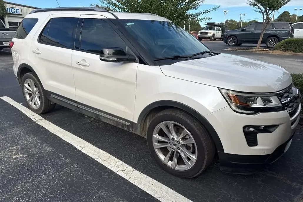 2018 Ford Explorer XLT photo 1