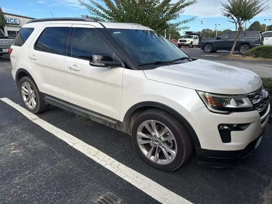 2018 Ford Explorer XLT photo 1
