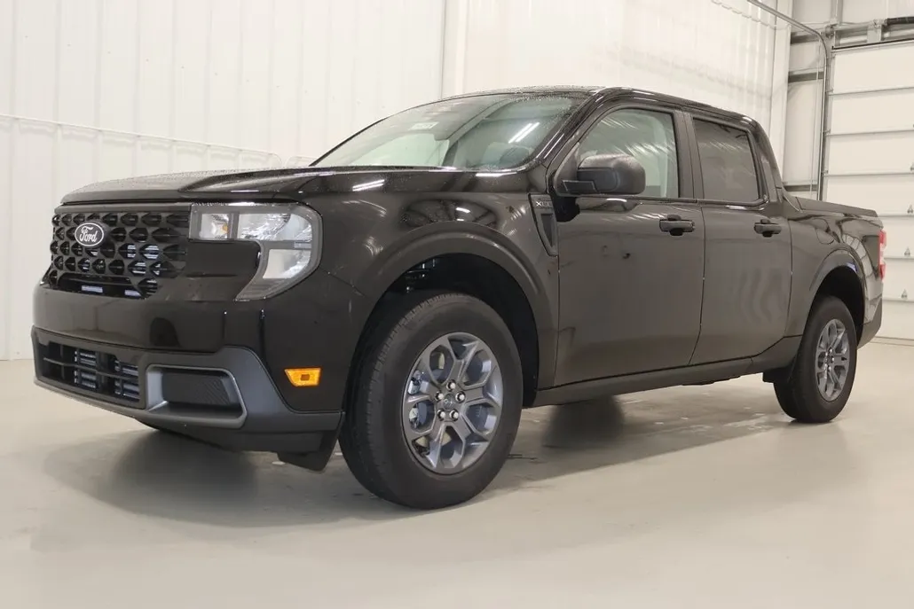2025 Ford Maverick XLT photo 1