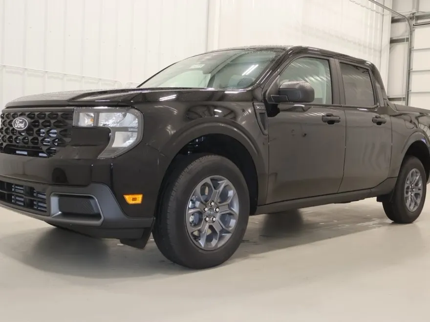 2025 Ford Maverick XLT photo 1