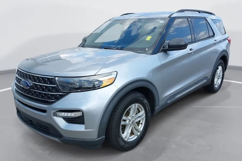 2020 Ford Explorer XLT photo 1