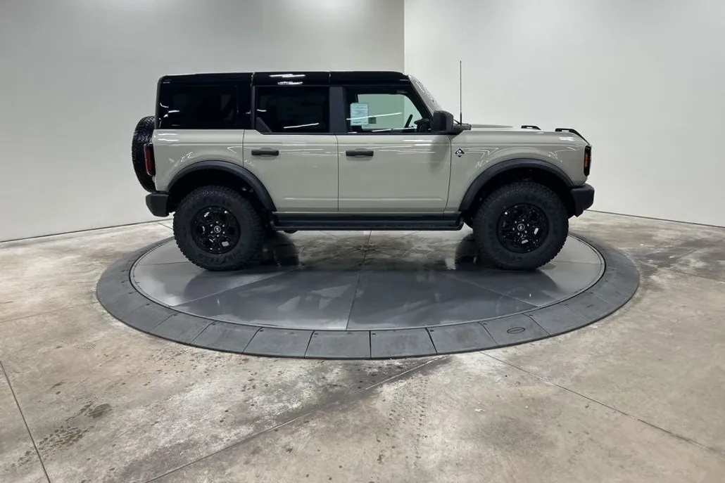 2025 Ford Bronco Outer Banks photo 1