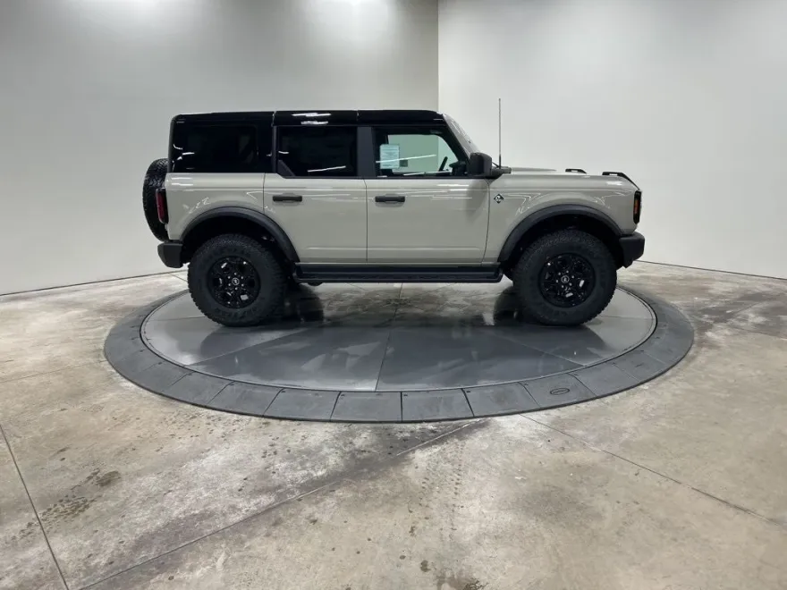 2025 Ford Bronco Outer Banks photo 1