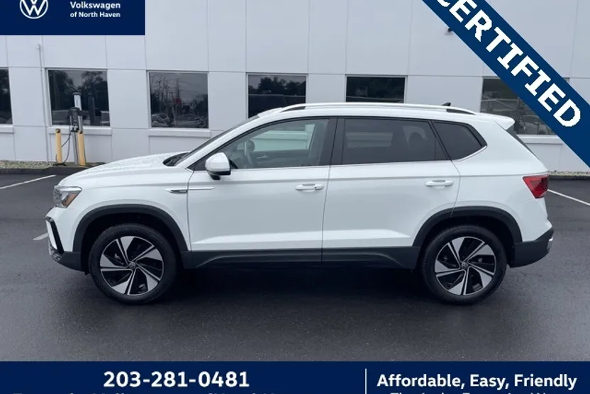 2024 Volkswagen Taos SE photo 1