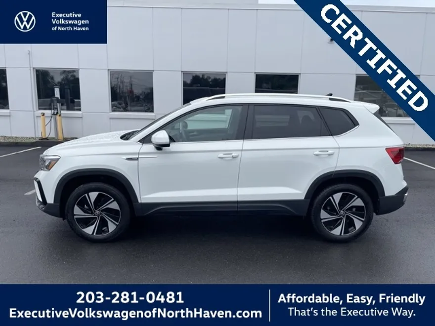 2024 Volkswagen Taos SE photo 1