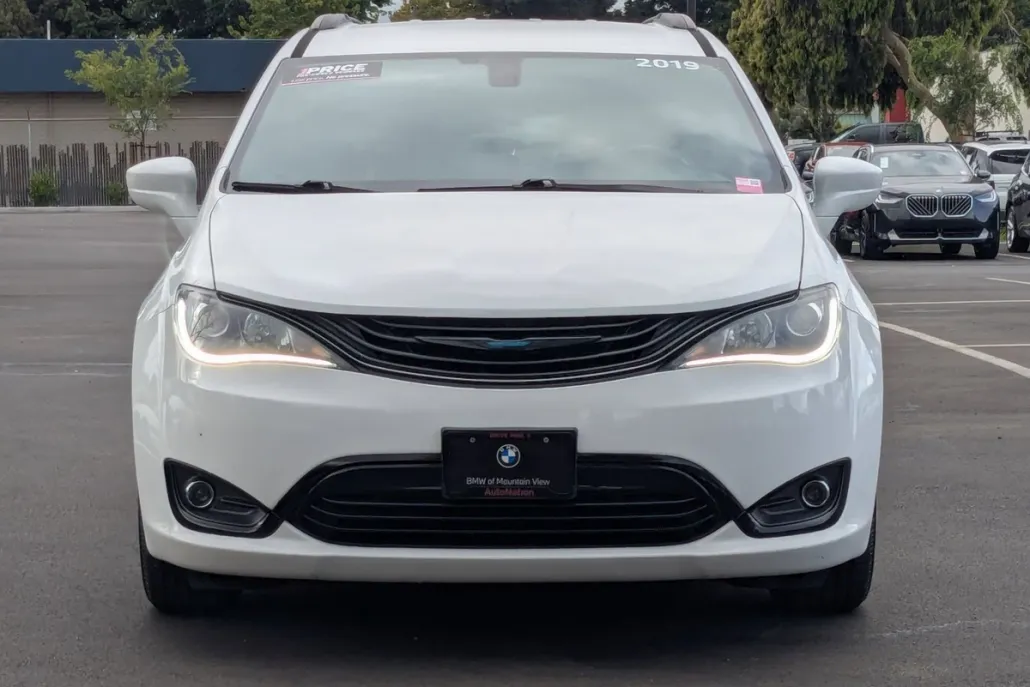 2019 Chrysler Pacifica Hybrid Touring L photo 1