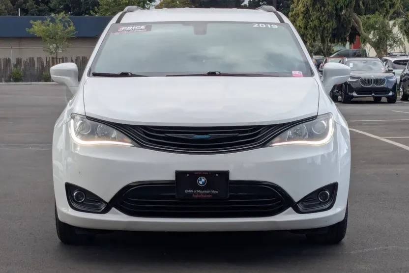 2019 Chrysler Pacifica Hybrid Touring L photo 1